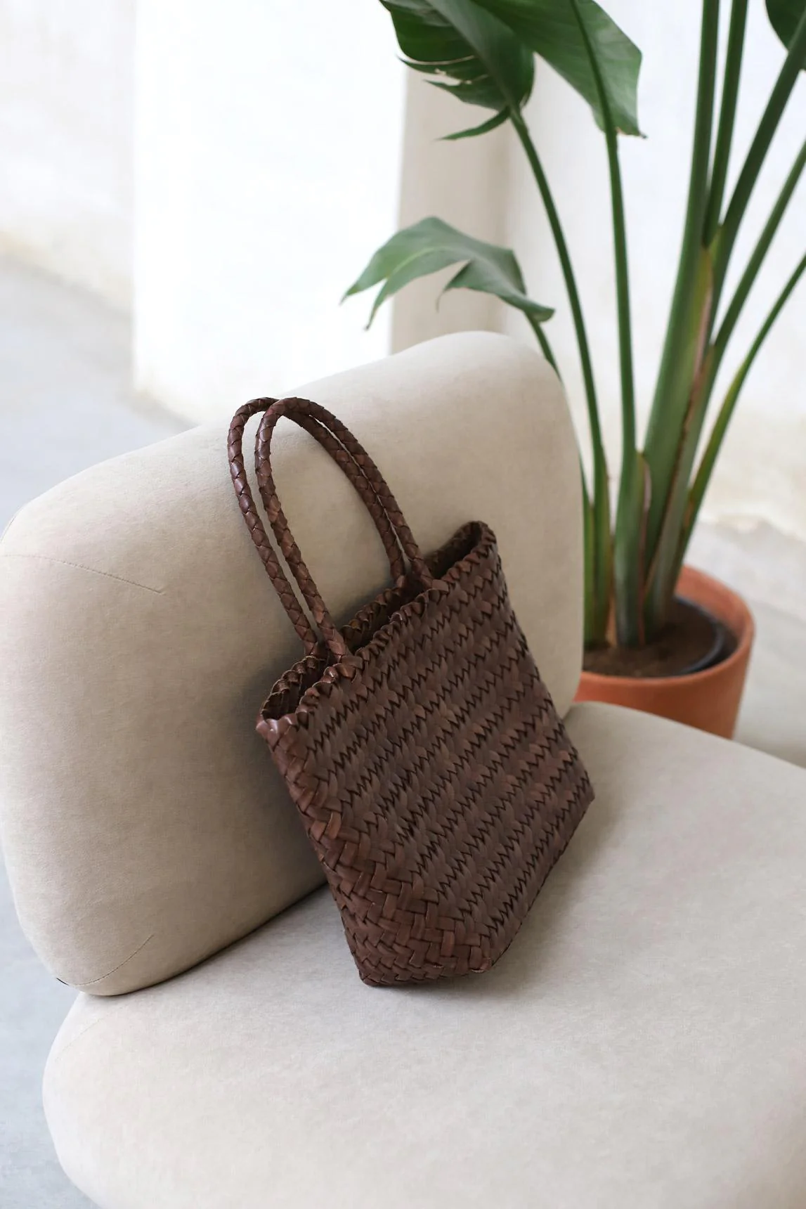 Bolso Sune trenzado de piel marrón - Image 4