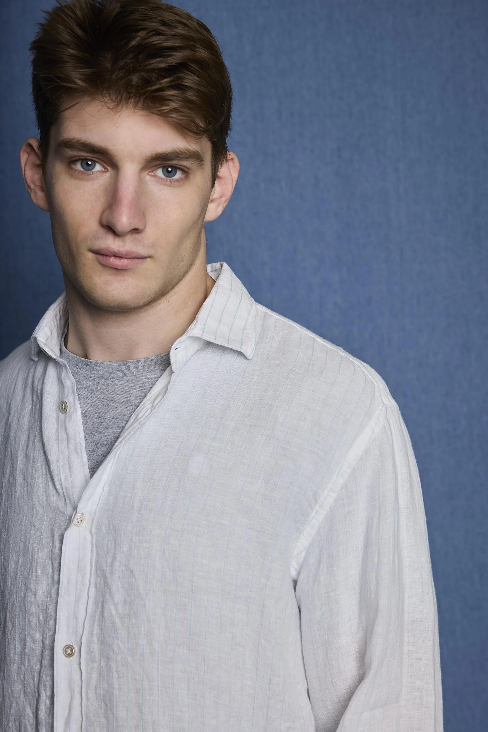 Camisa Koike blanco con raya azul - Image 4
