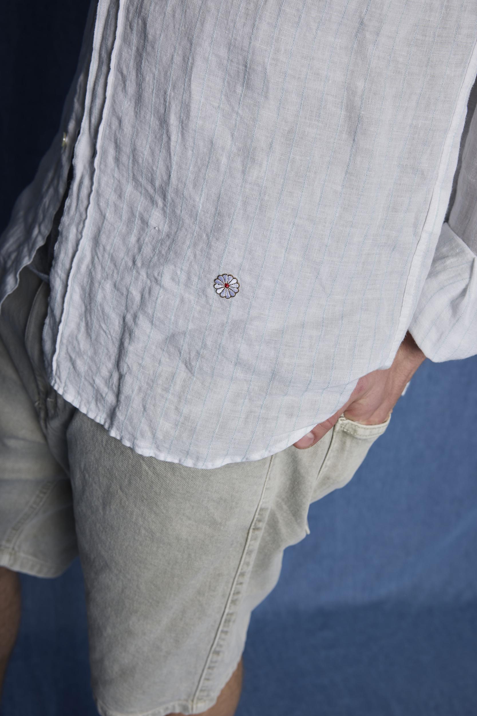 Camisa Koike blanco con raya azul - Image 5