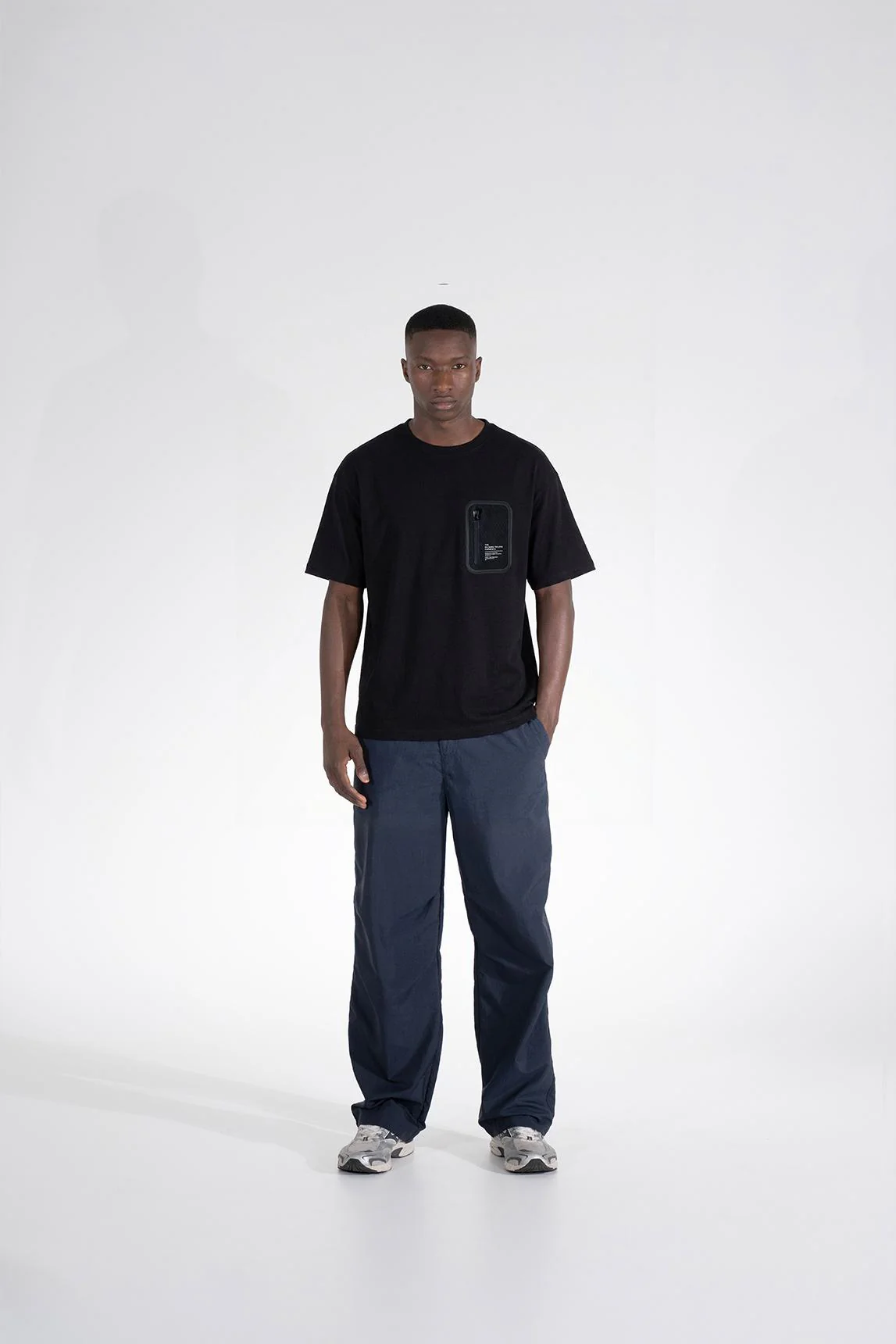 Camiseta Ko Samui negra con bolsillo técnico - Image 2