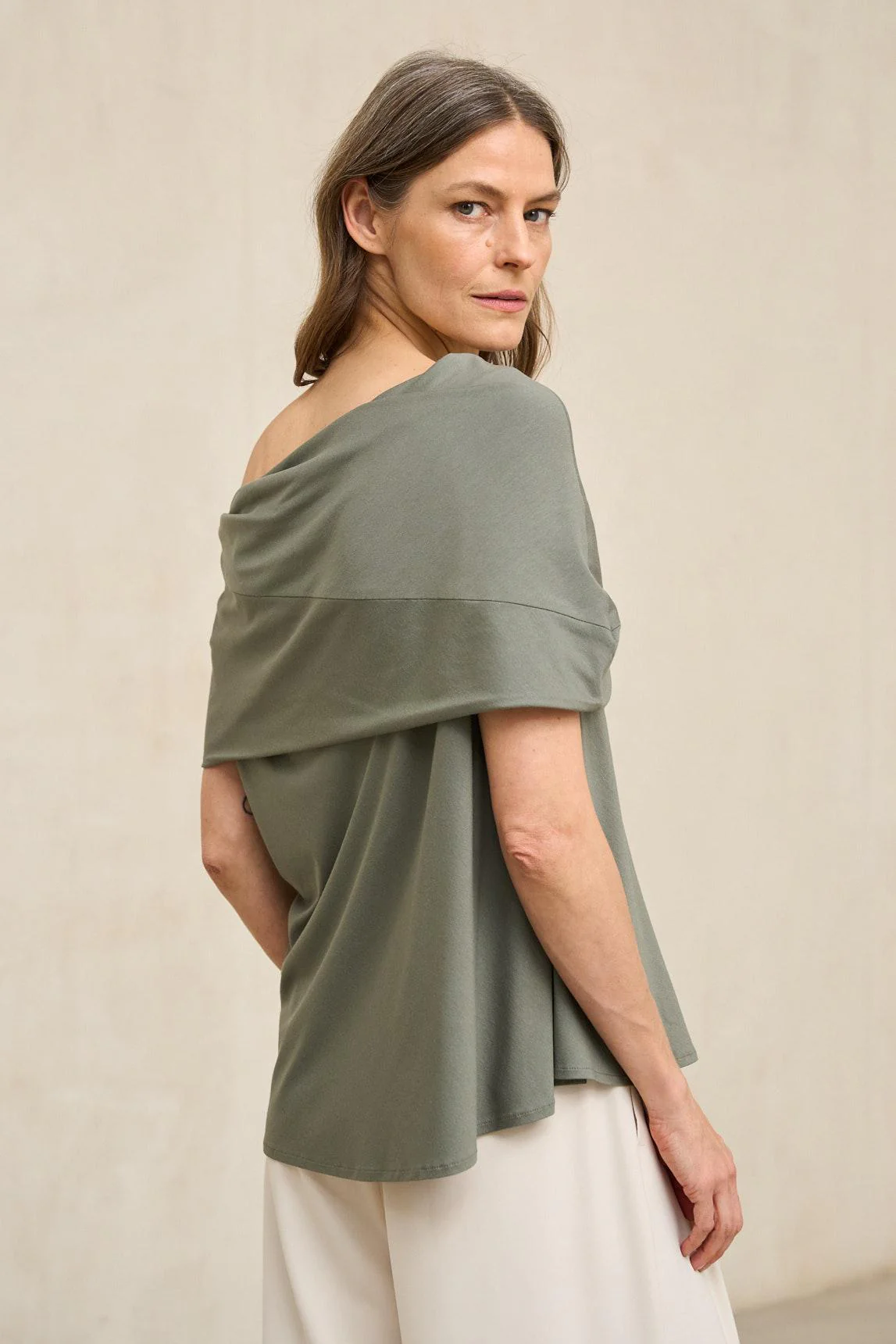Camiseta Oryen caqui - Image 4