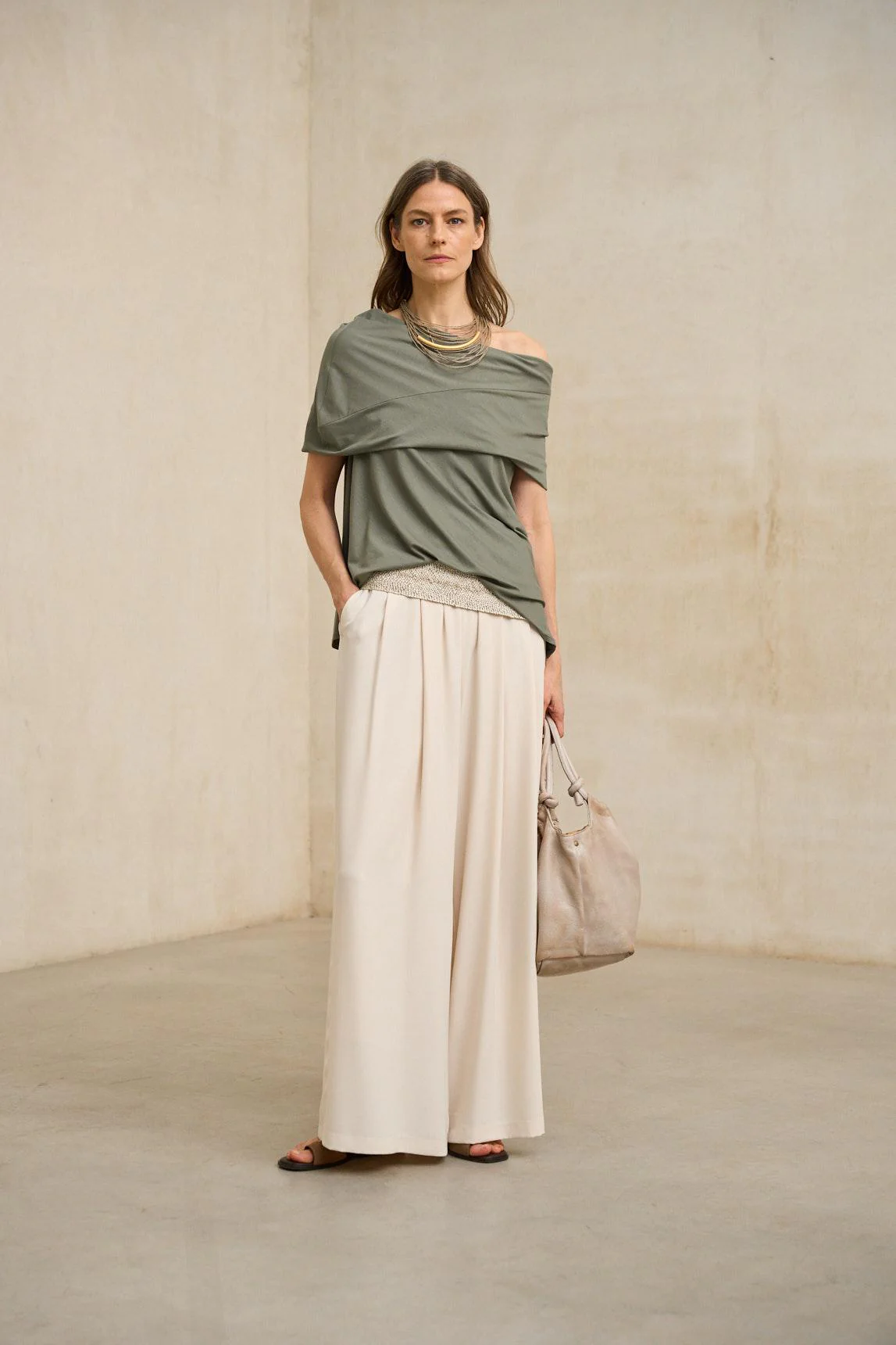 Camiseta Oryen caqui - Image 6