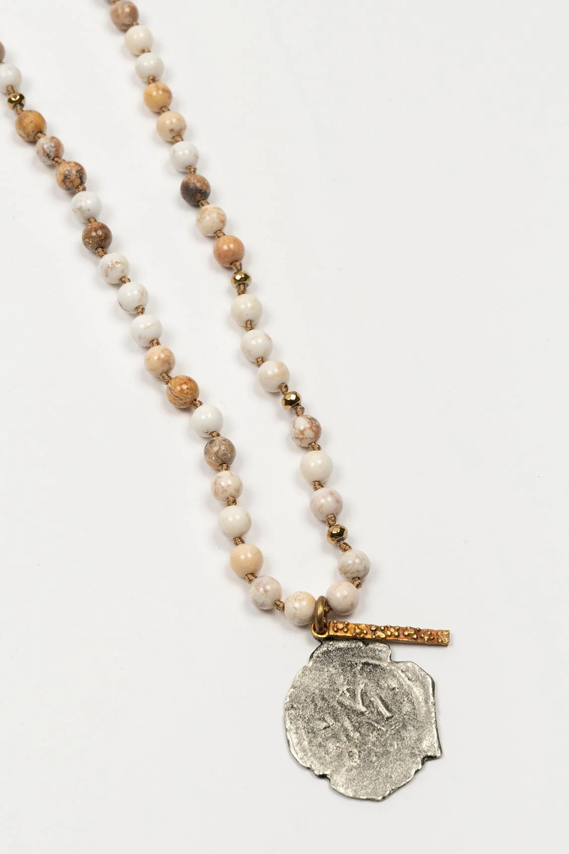 Collar Arvyn beige claro - Image 2