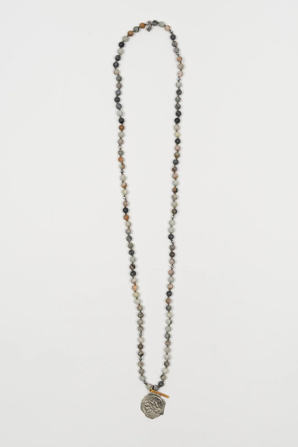 Collar Arvyn gris claro