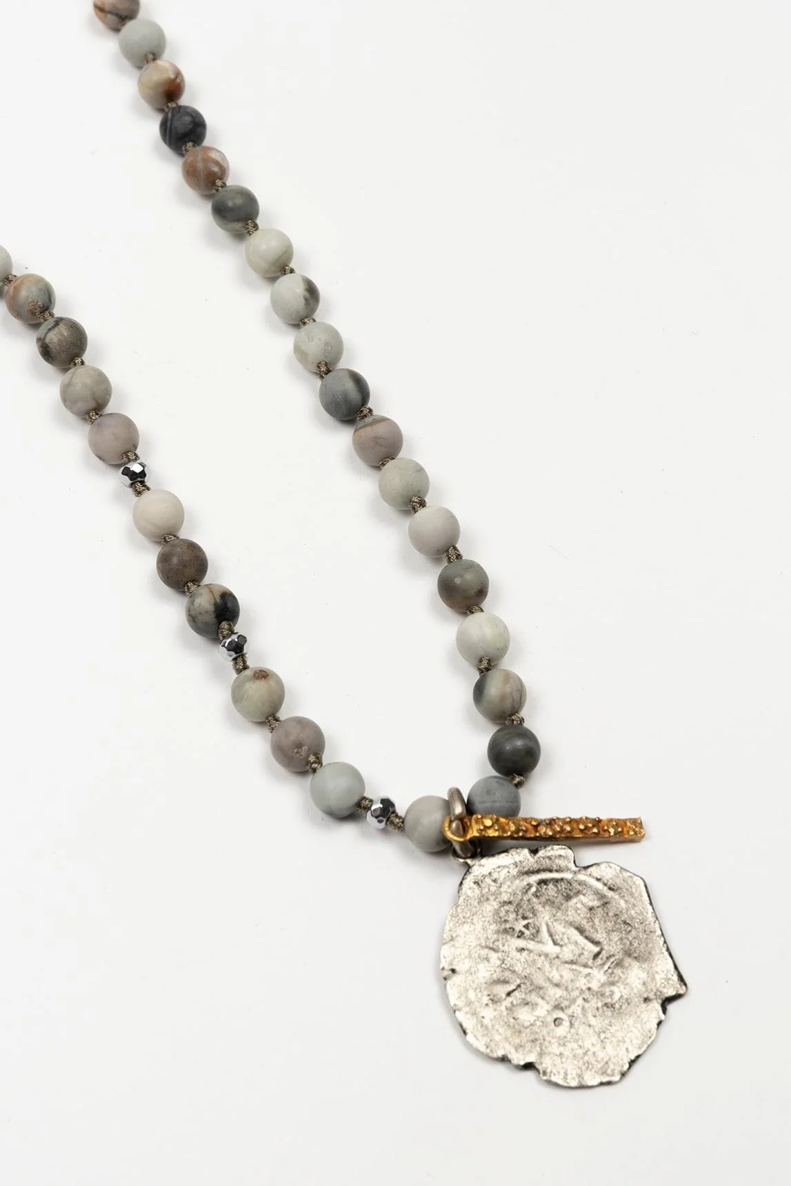 Collar Arvyn gris claro - Image 2