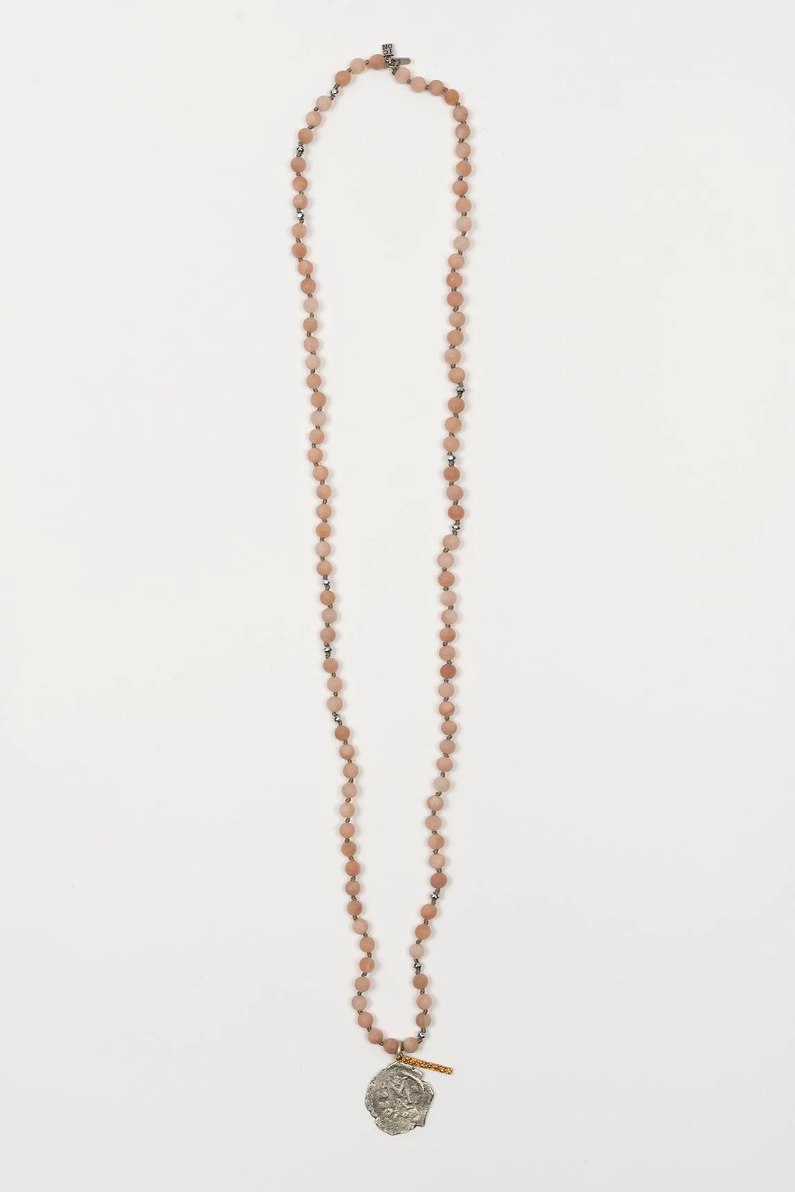 Collar Arvyn rosa empolvado