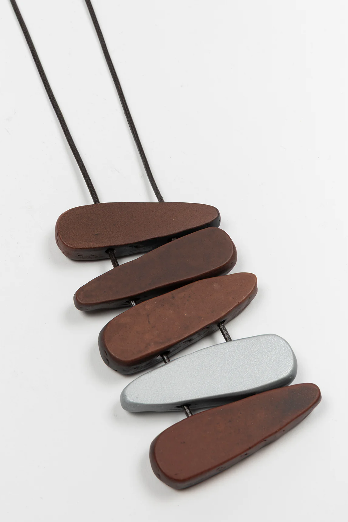 Collar Era madera y plata - Image 2