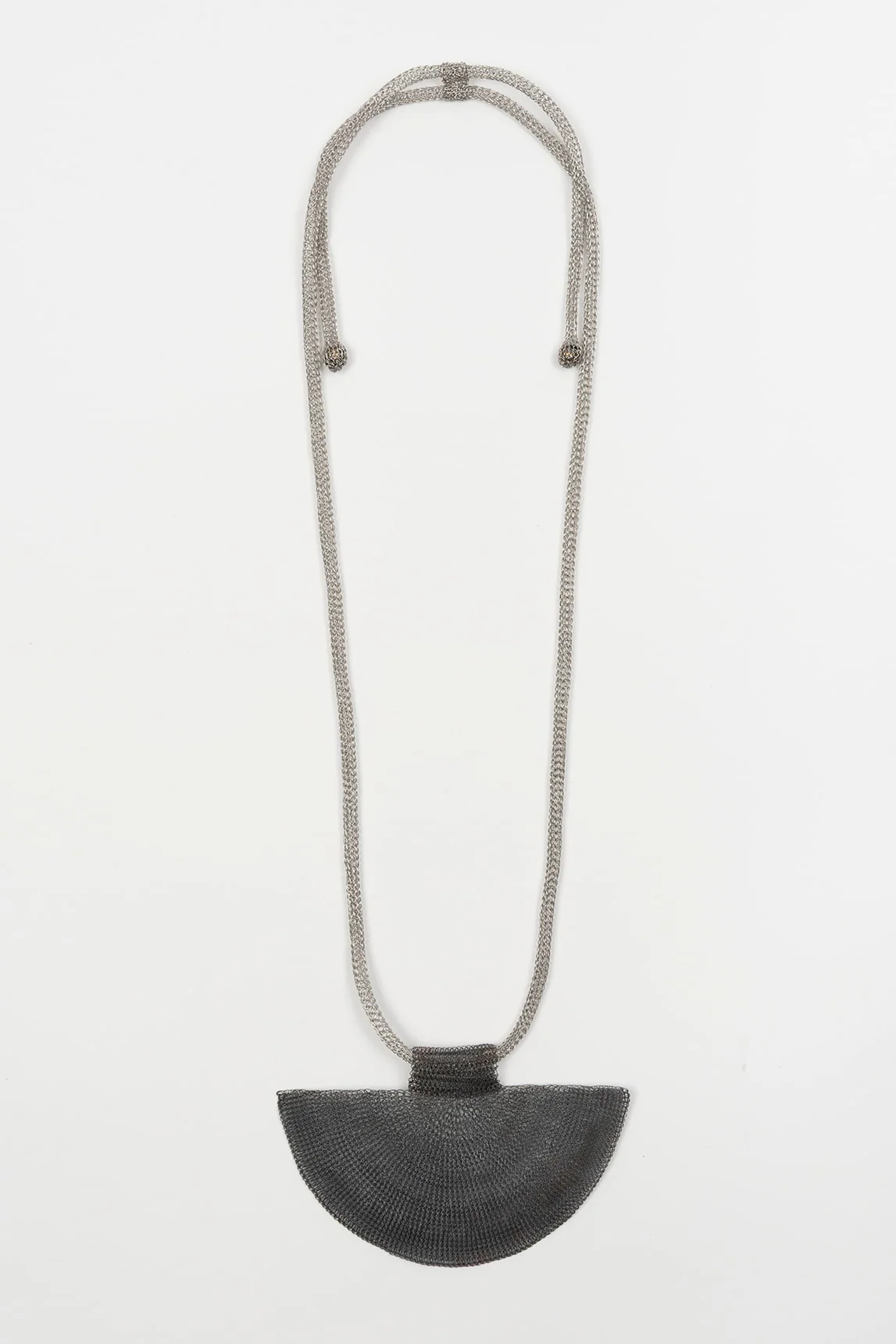 Collar malla plateada