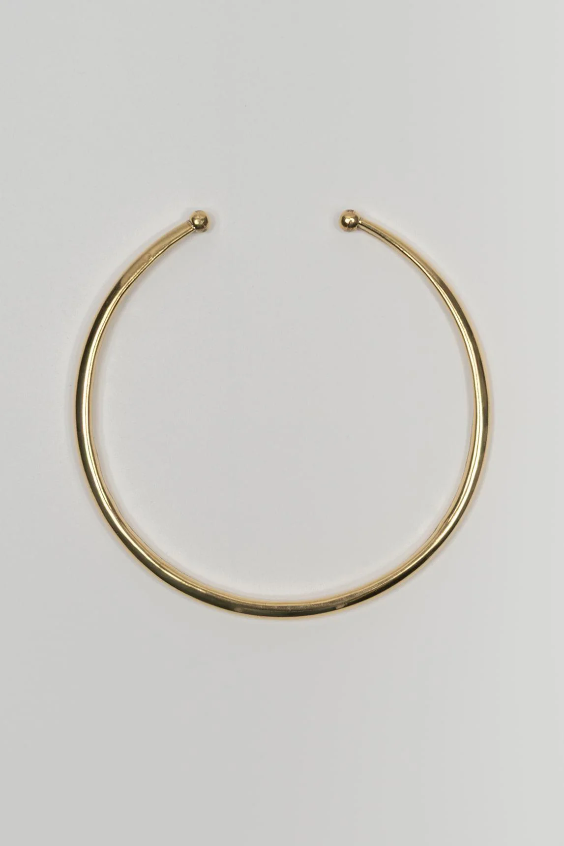 Collar Névora latón