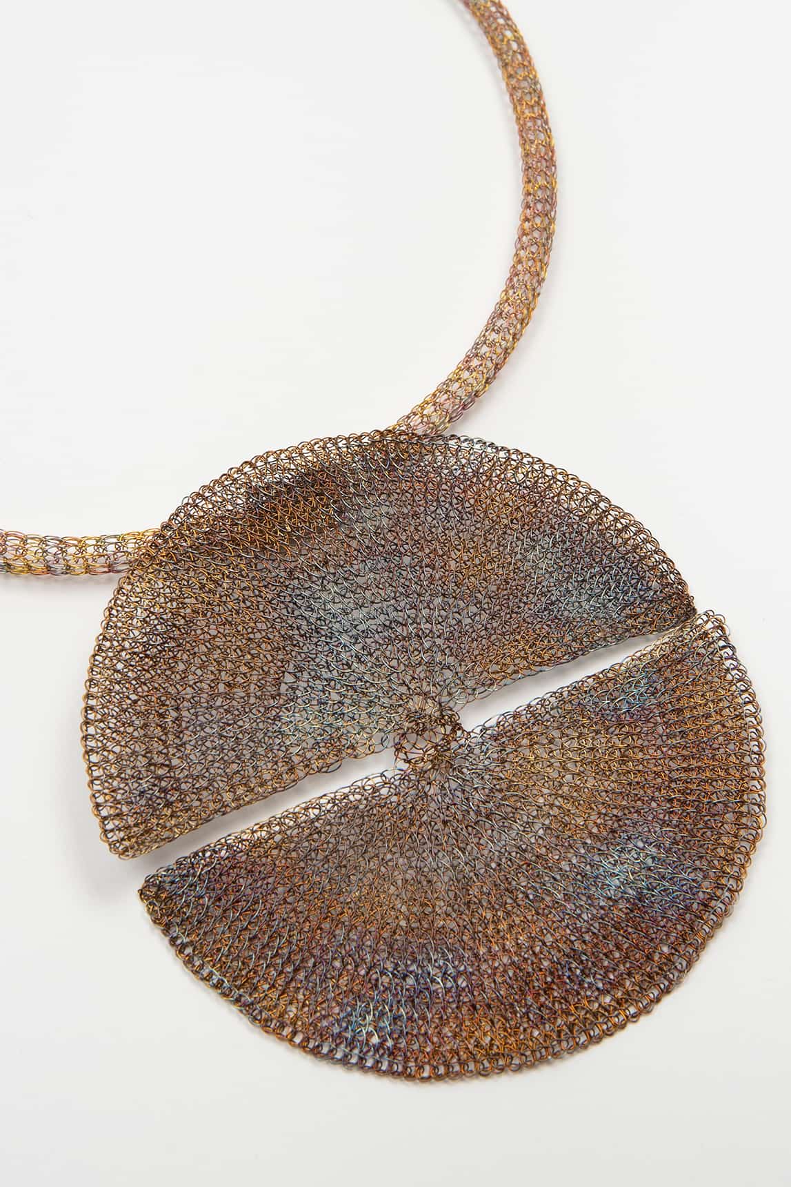 Collar Solaris malla bronce - Image 2