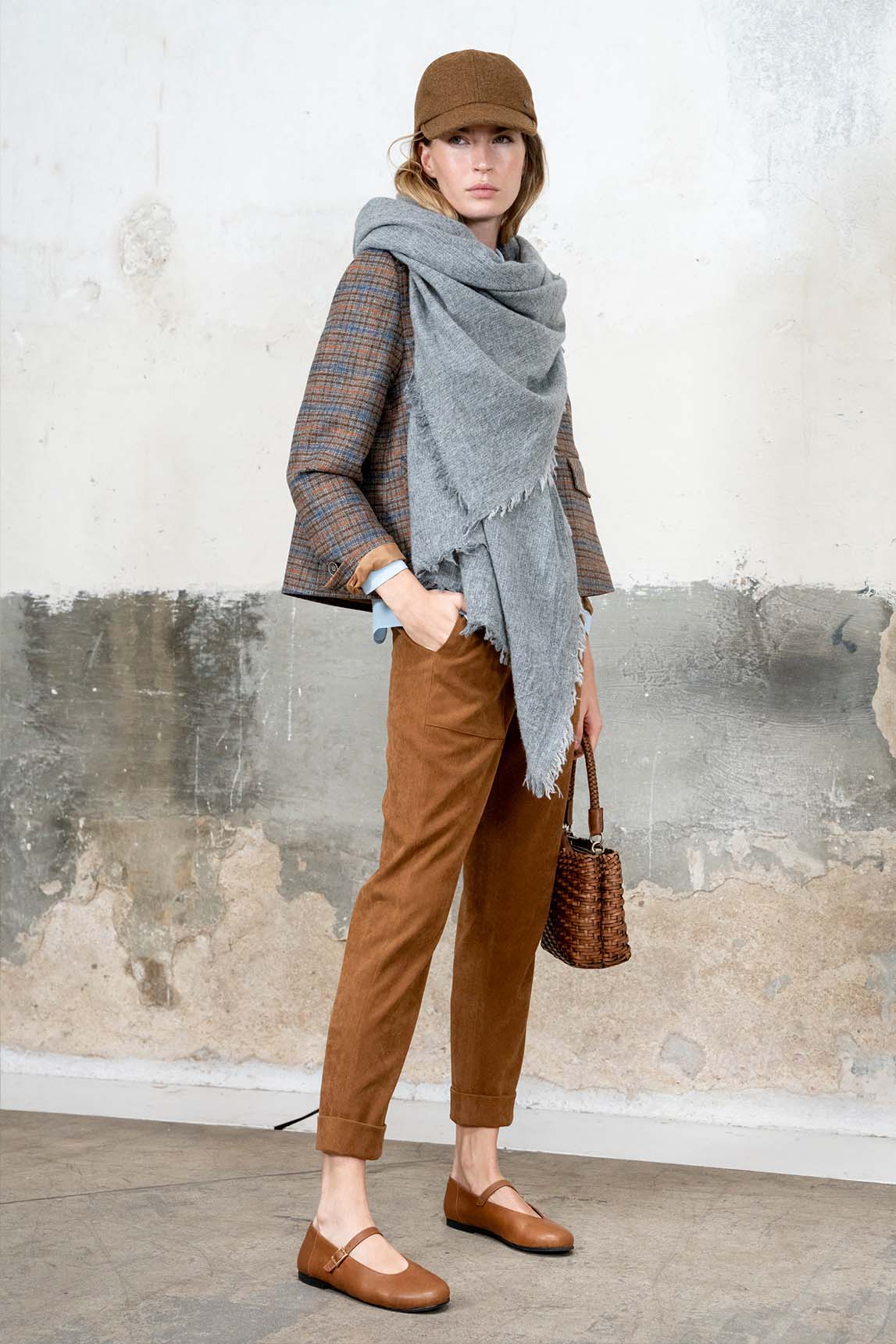 Pantalón Erika camel - Image 5