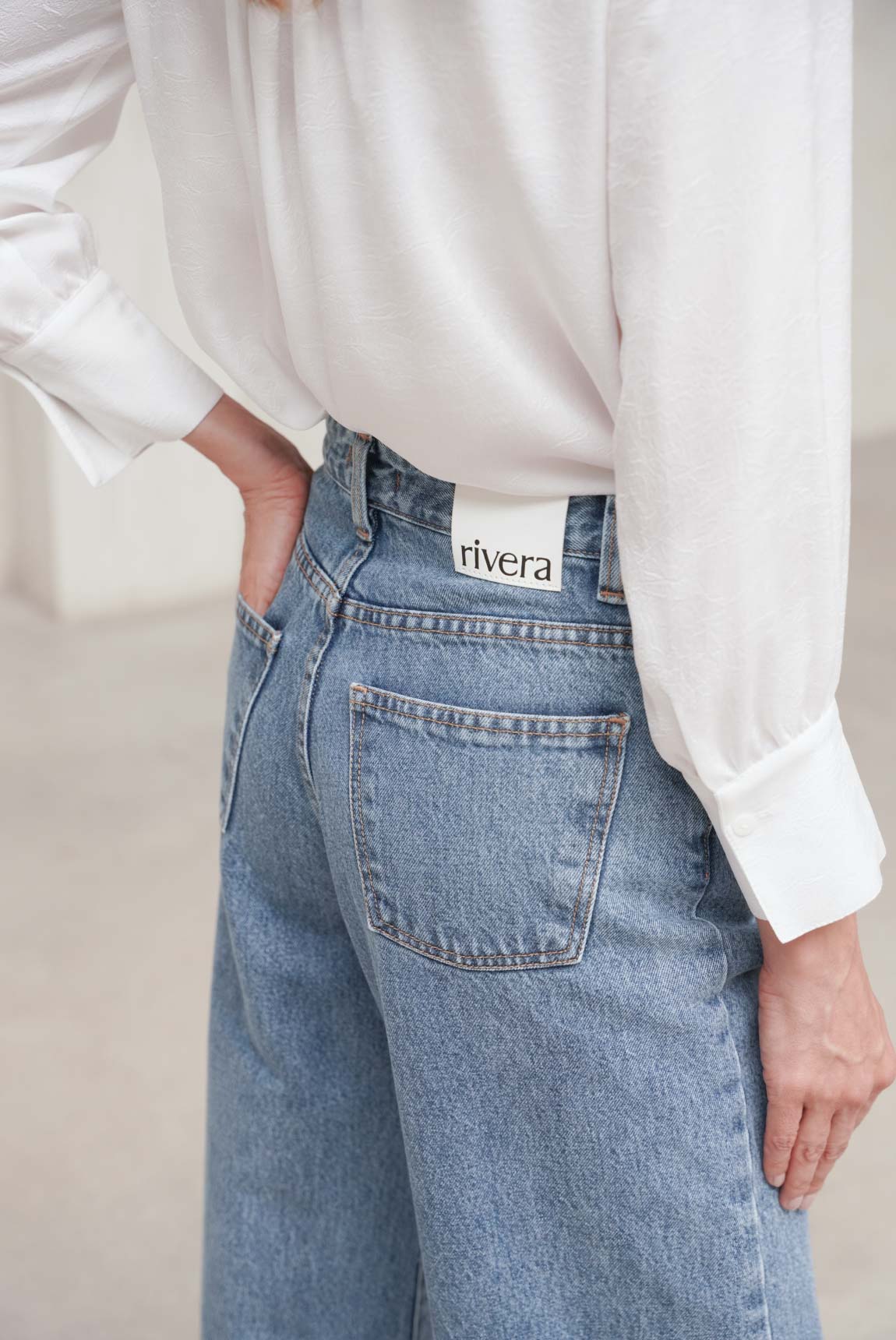 Pantalón Evoque denim - Image 2
