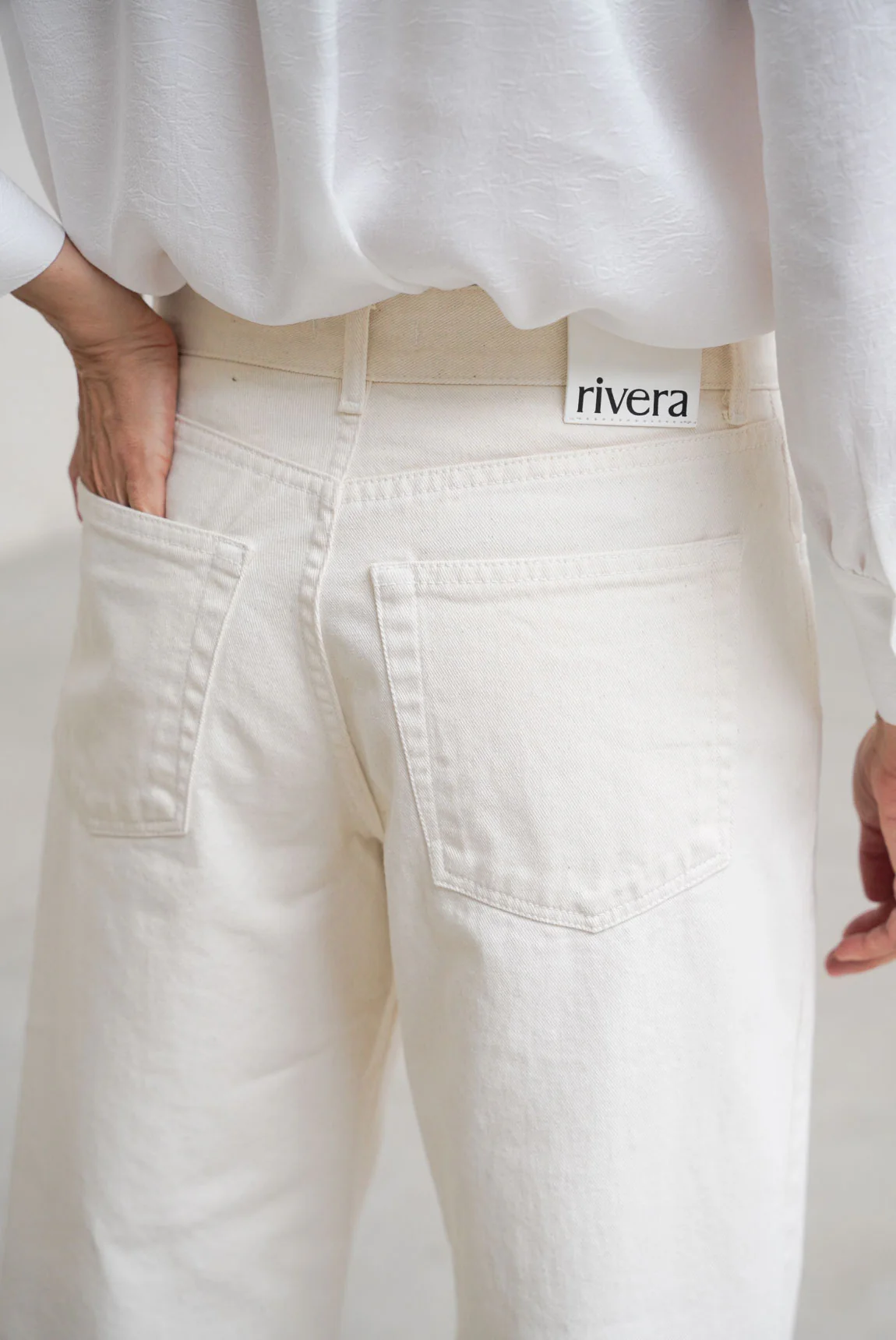Pantalón Evoque denim crudo - Image 2