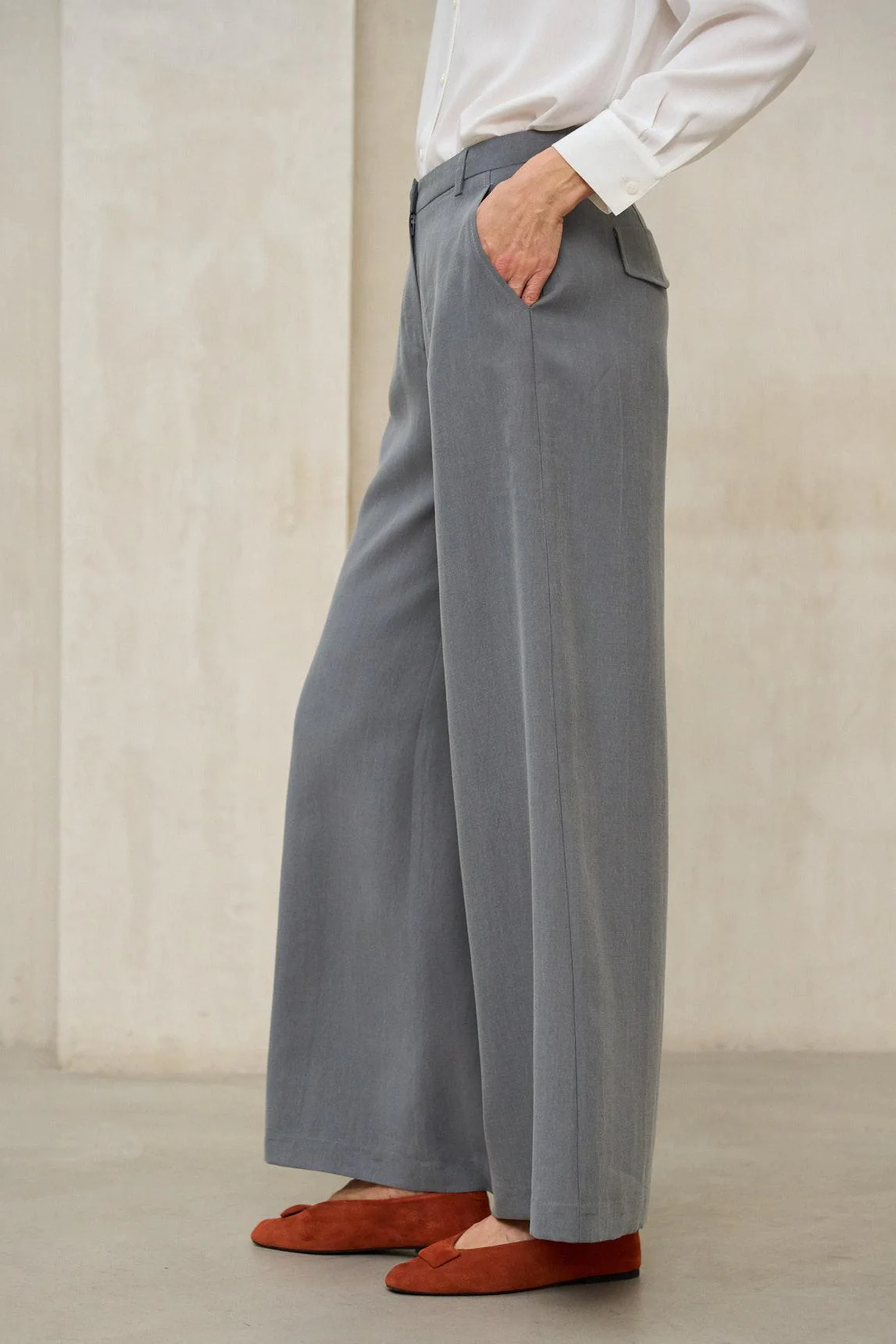 Pantalón Lysel gris oscuro - Image 3