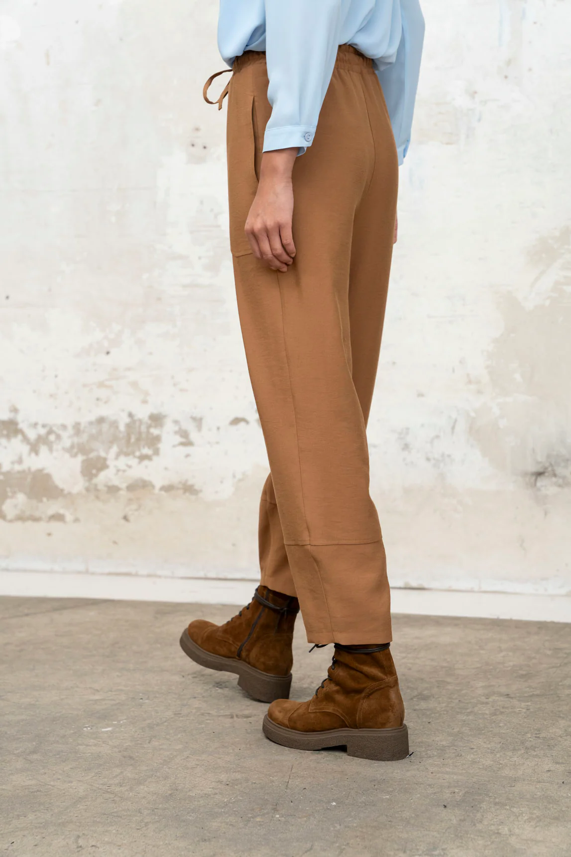 Pantalón Nereida camel - Image 3