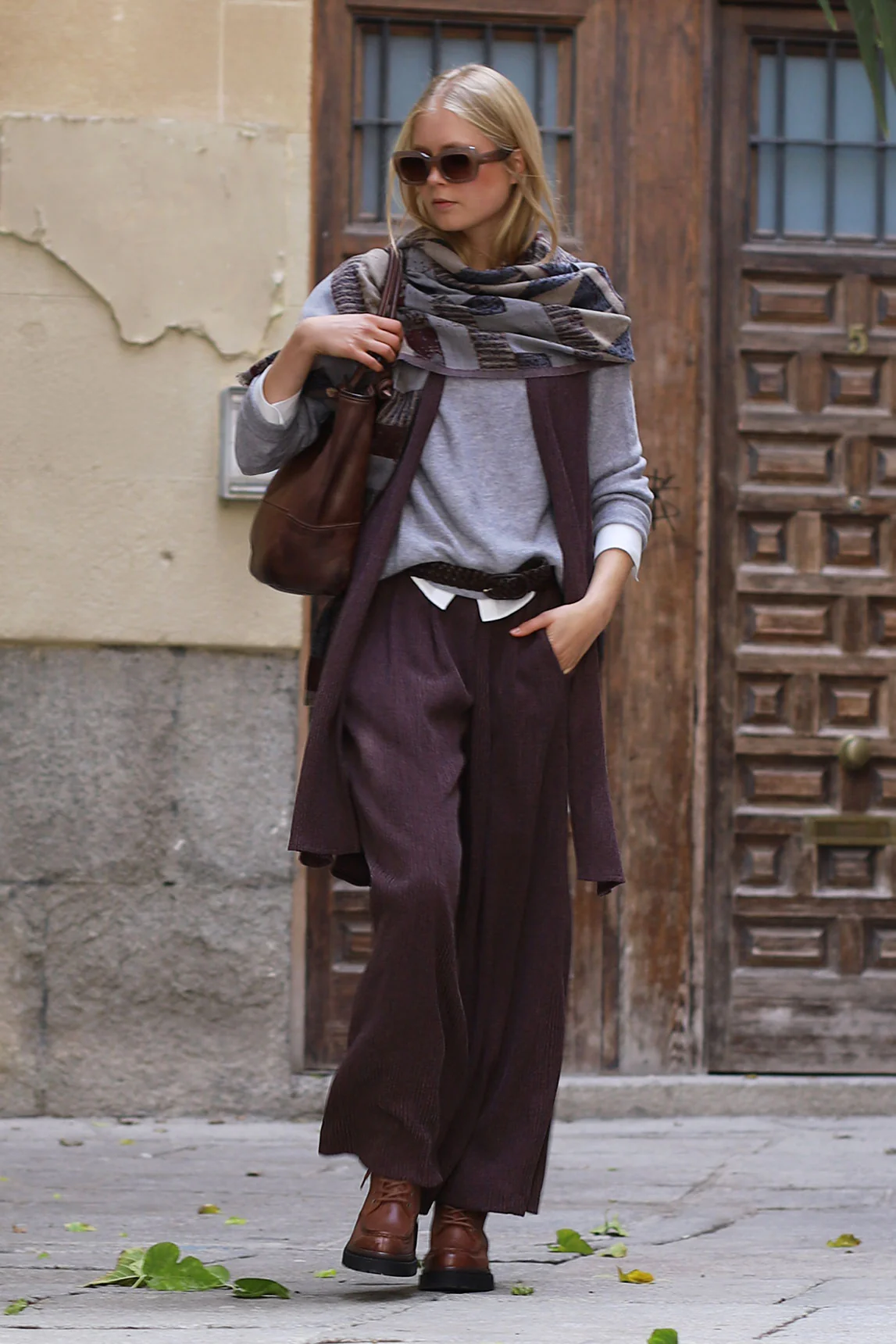 Pantalón Siena burdeos - Image 7