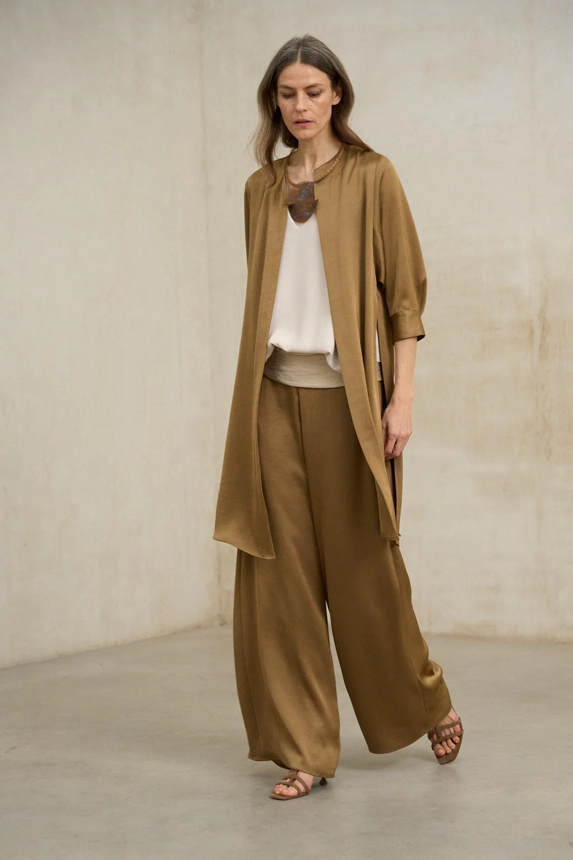 Pantalón Sway camel - Image 5