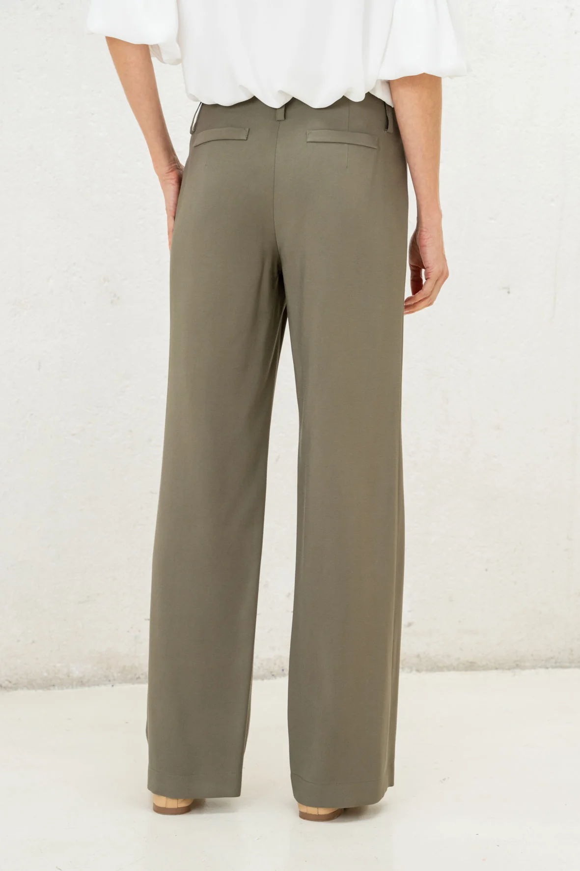 Pantalón Tissa kaki - Image 4