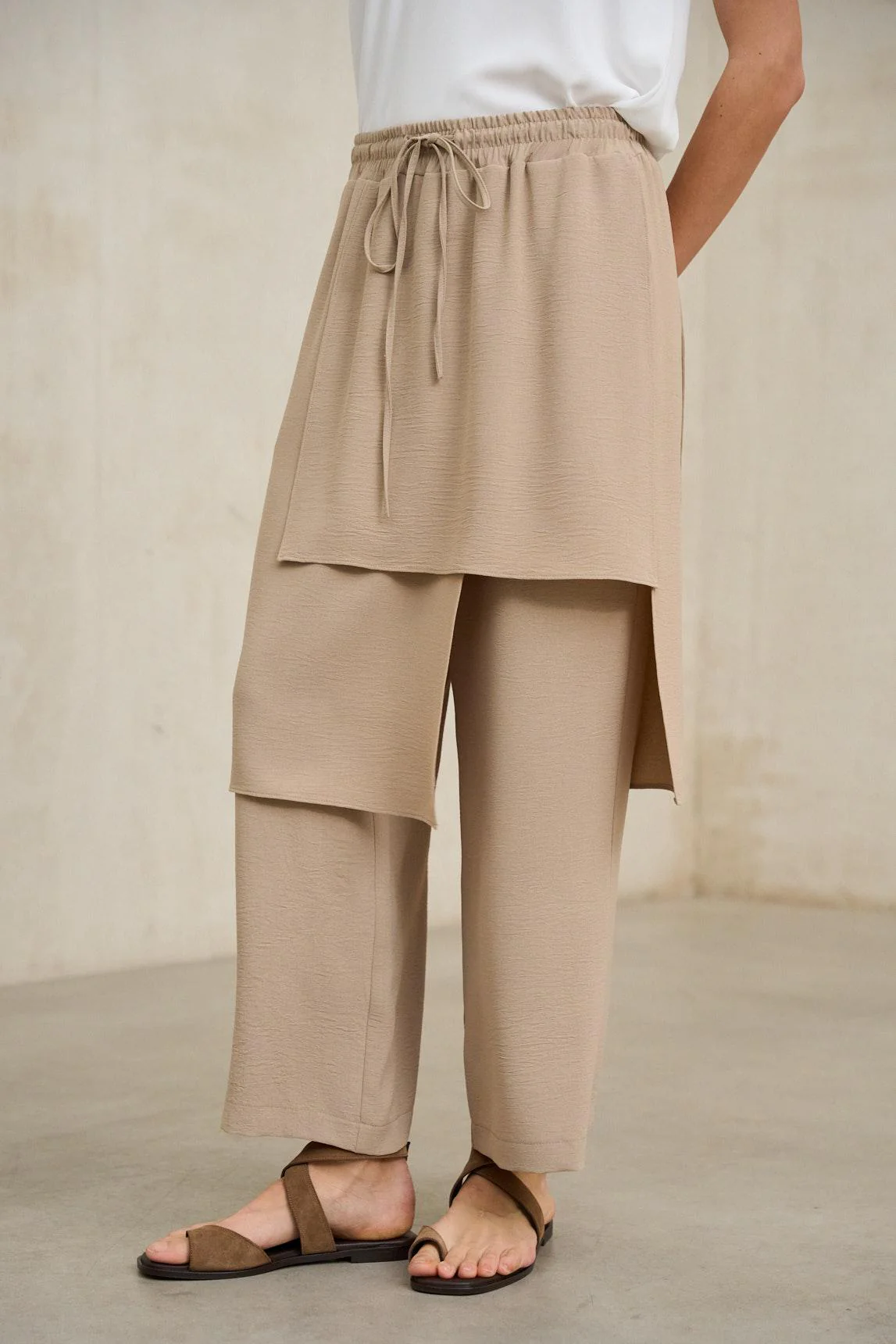 Falda- pantalón Vion beige arena - Image 2